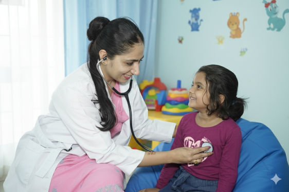 Happy child with Baccho ki Doctor Dr. Saloni Bassi